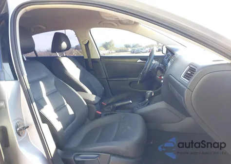 2011 Volkswagen Jetta 2.5L Se z USA, uszkodzony, nr VIN 3VWDX7AJ7BM336089